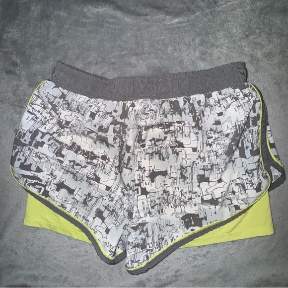 Ikonik 2 in 1 Athletic Running Shorts Women’s Size Petite Medium - Picture 4 of 6